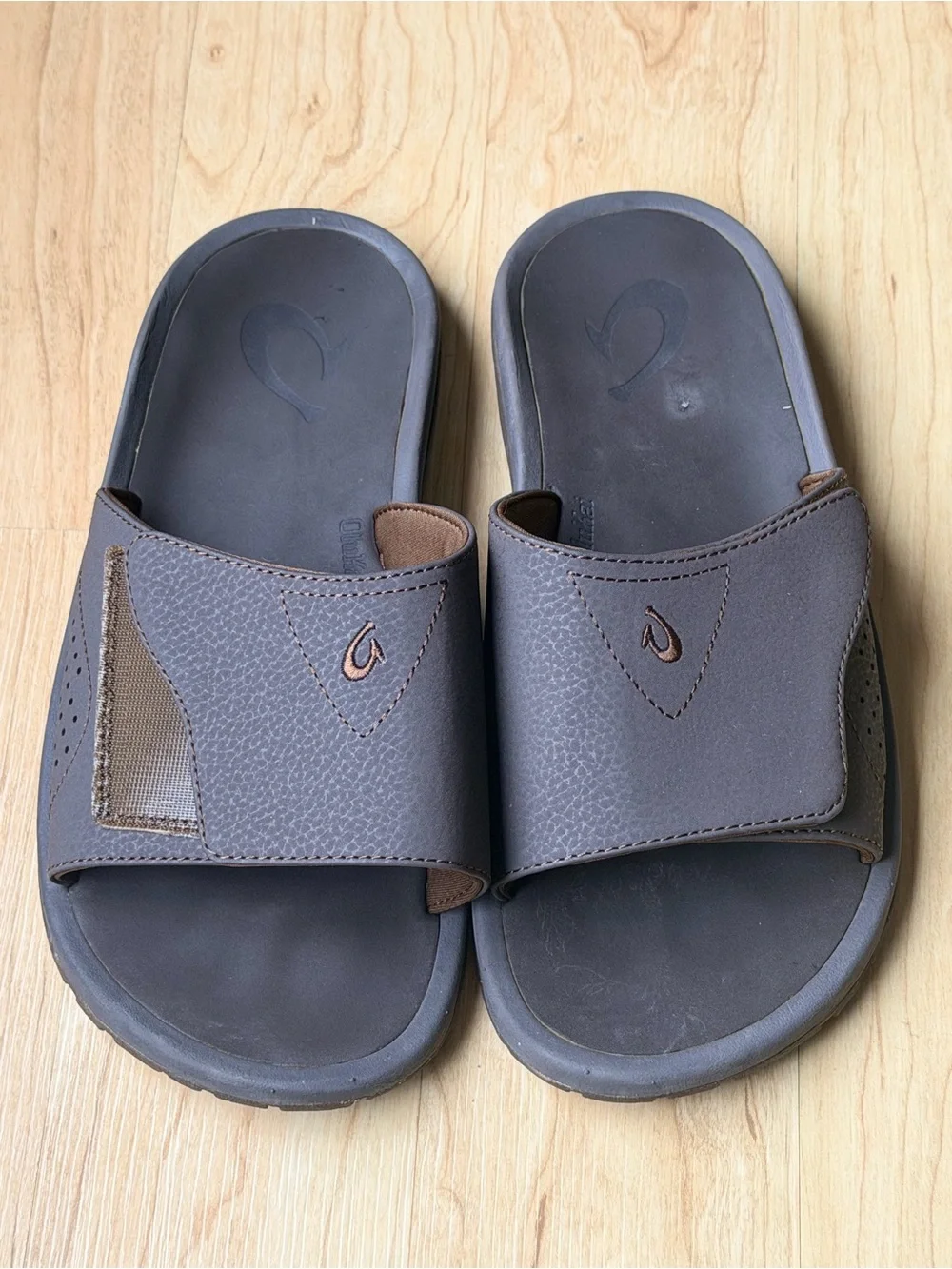 OluKai Nalu Slide Sandals Mens 9 Dark Java Brown Ergonomic Rubber Casual Summer